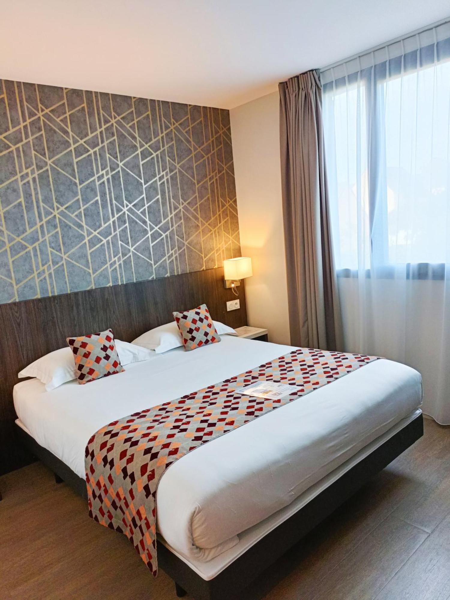 Brit Hotel Ploermel - Hotel De L'Hippodrome 외부 사진