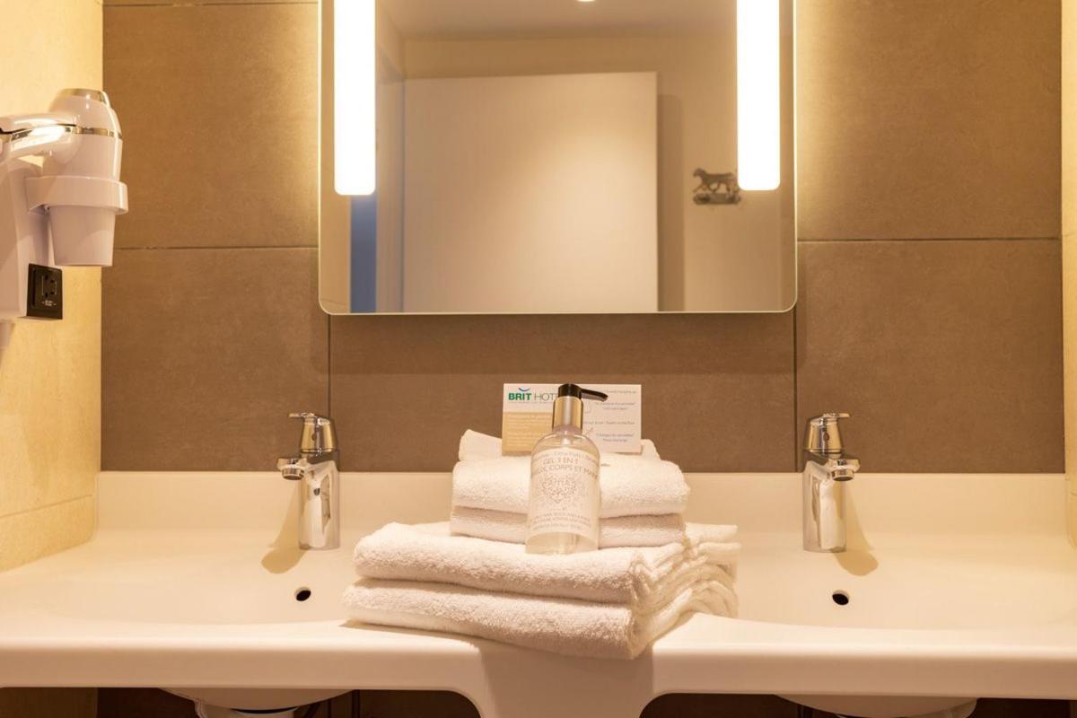 Brit Hotel Ploermel - Hotel De L'Hippodrome 외부 사진